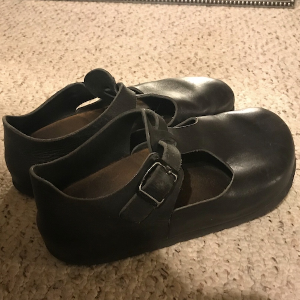 Birkenstock Paris Leather. Size Women 7 (EU37 L6)